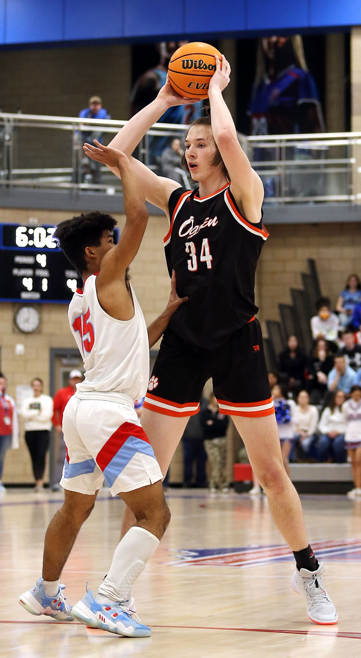 7 foot tall Landen Smith